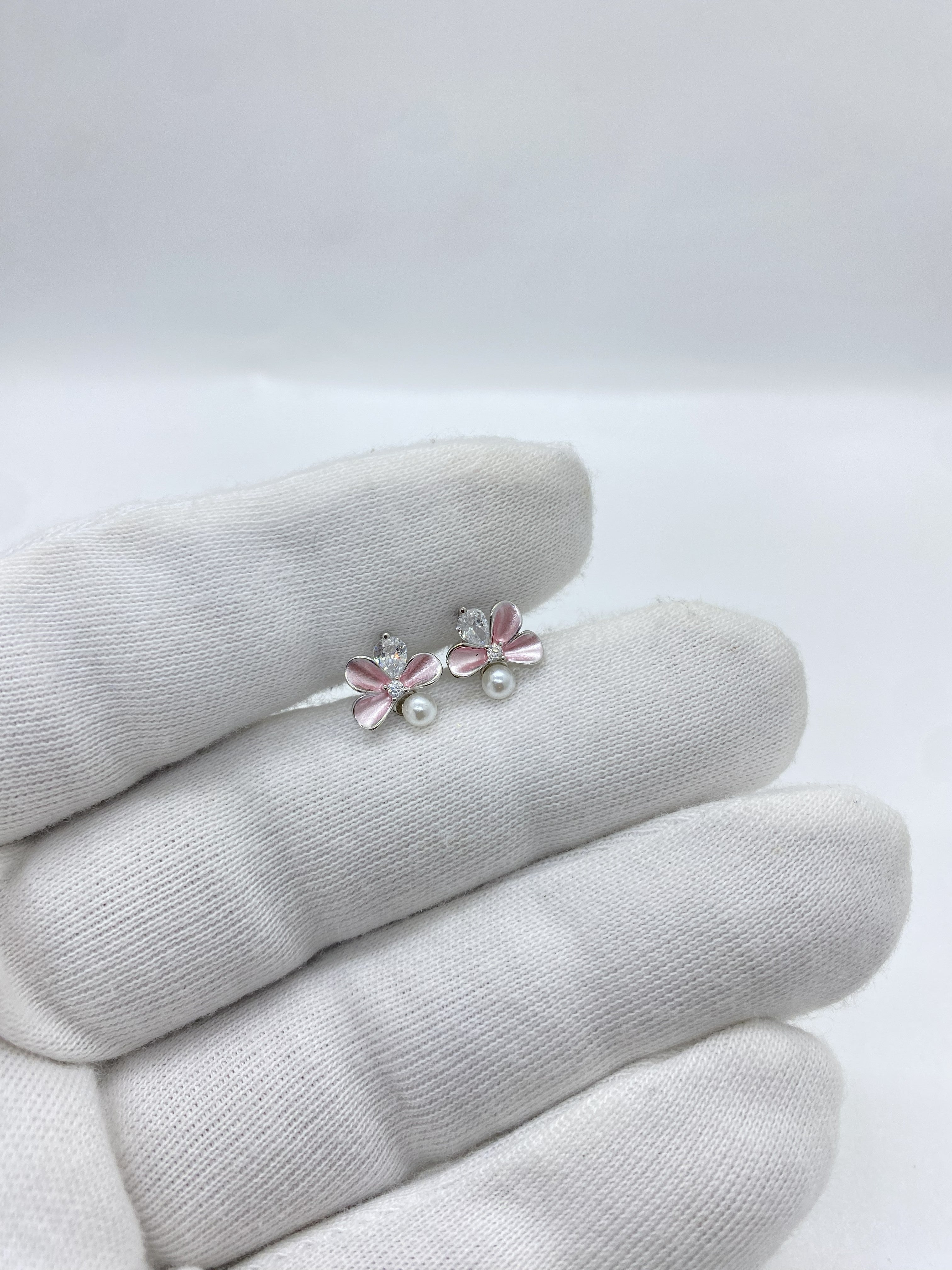 Pink pearl and stone flower earring featuring a graceful floral design