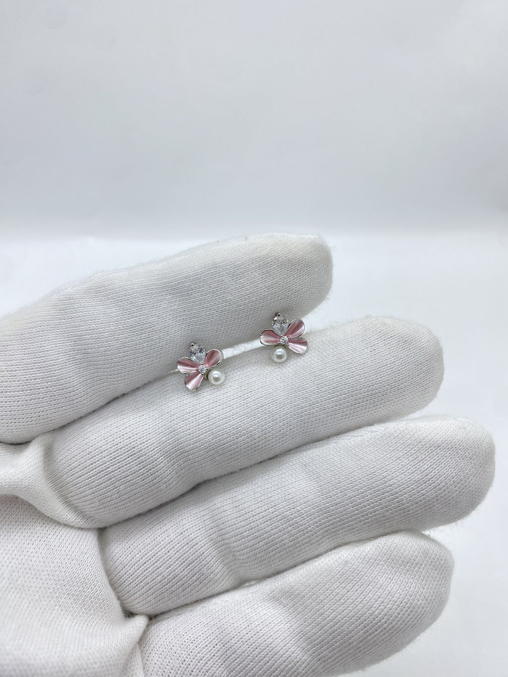 Pink pearl and stone flower earring featuring a graceful floral design