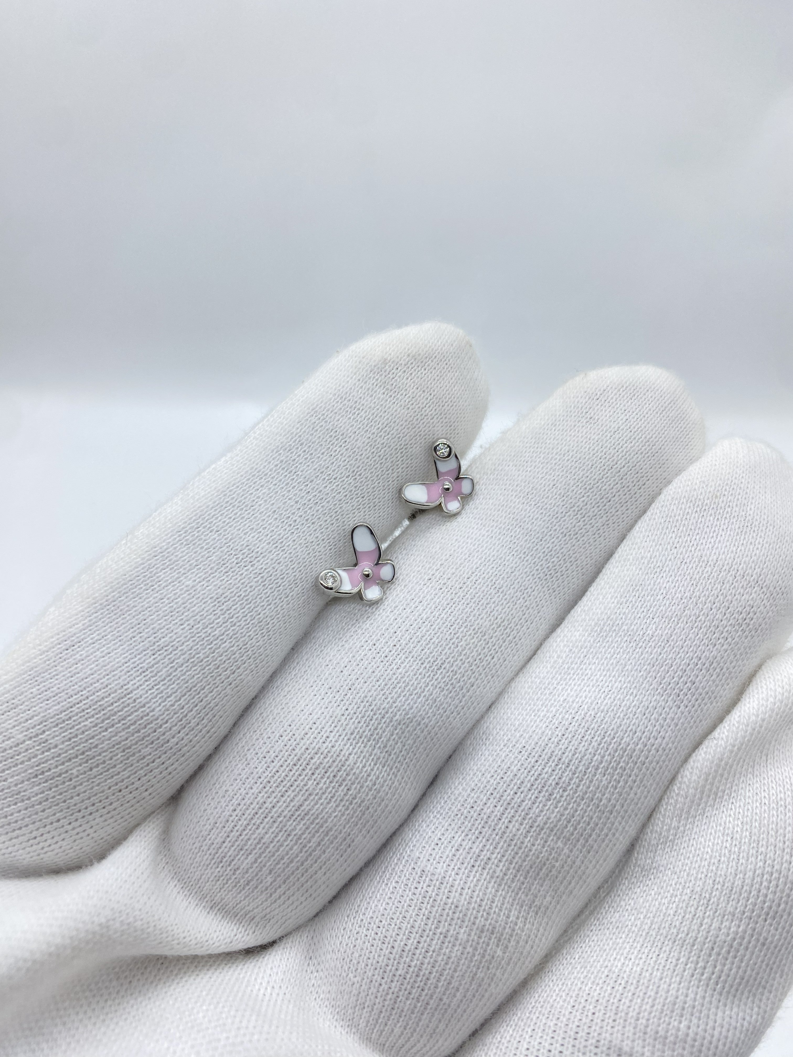 White and pink earrings