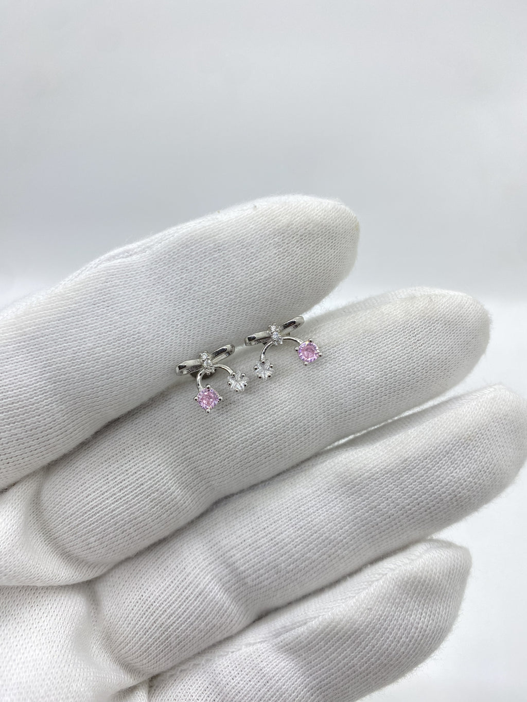 Bow pink and white stone