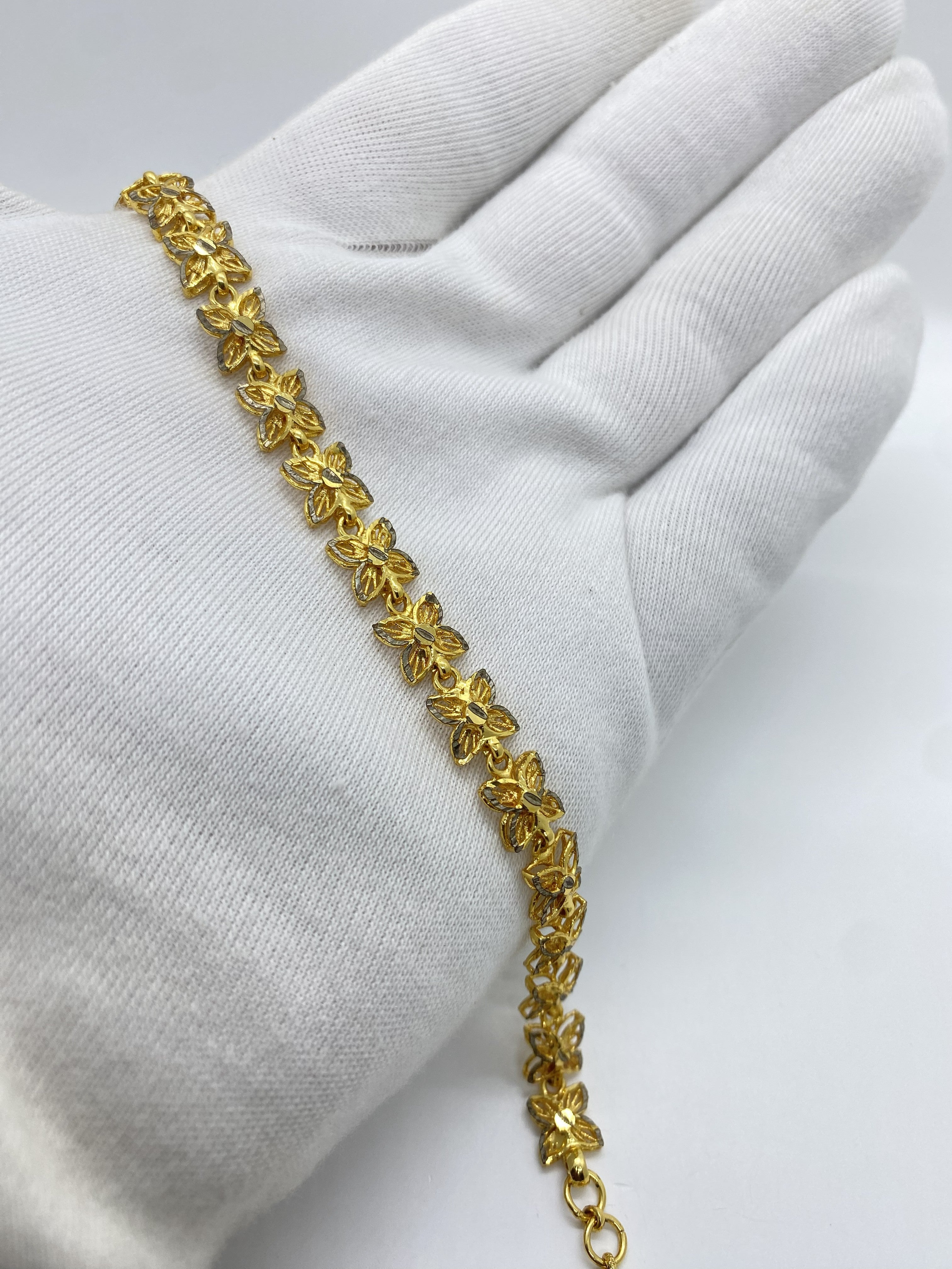 Golden Floral Braceletn