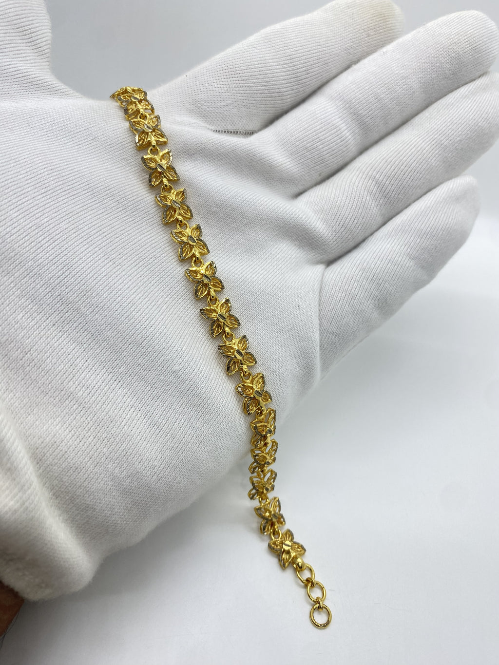 Golden Floral Braceletn