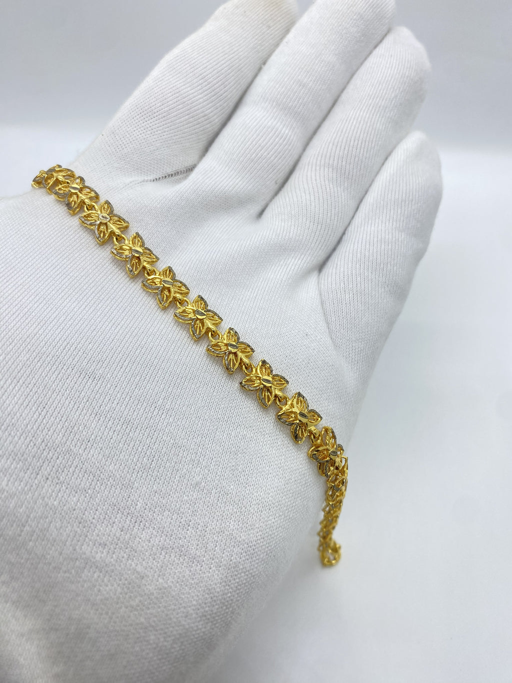 Golden Floral Braceletn