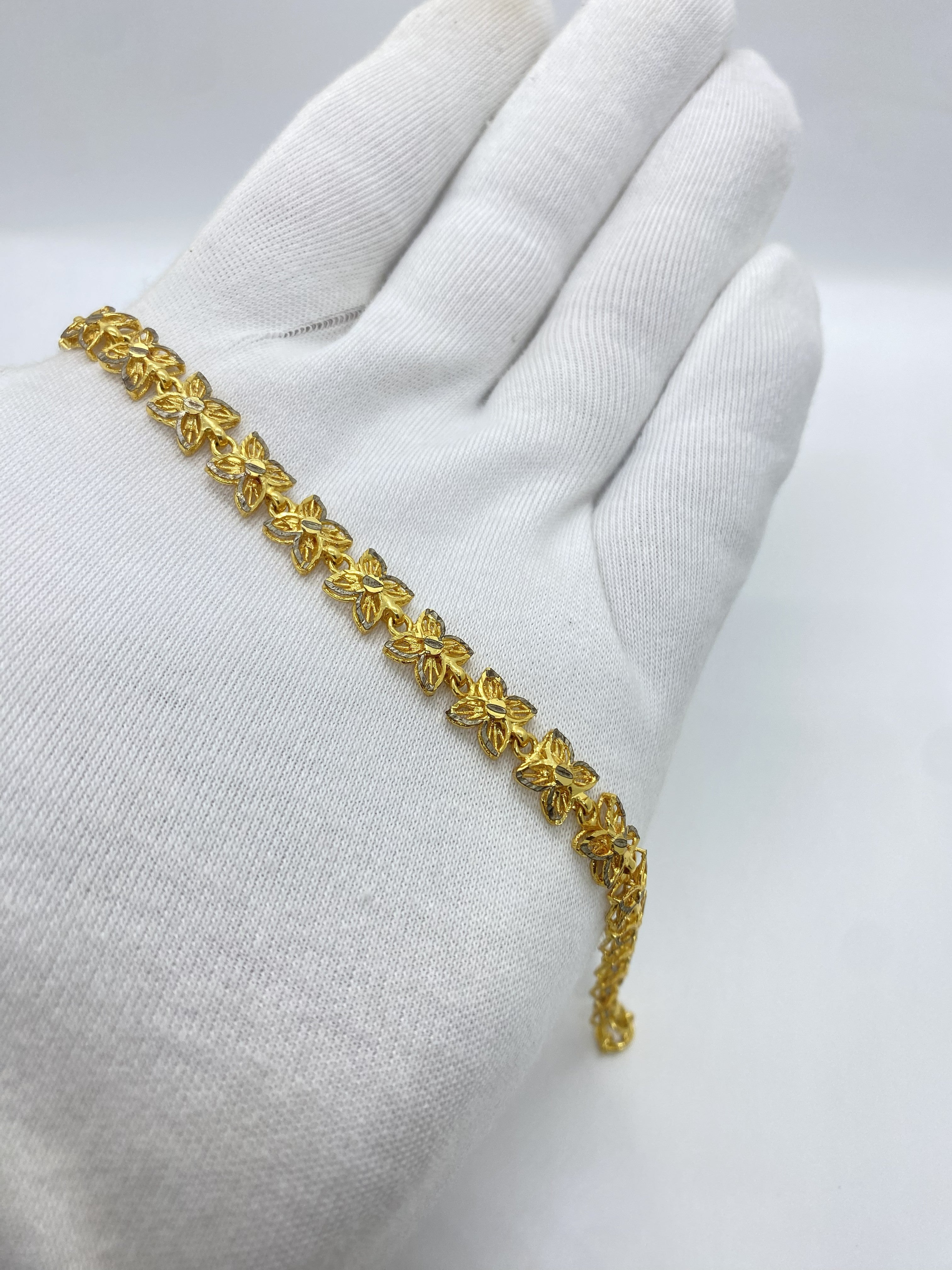 Golden Floral Braceletn
