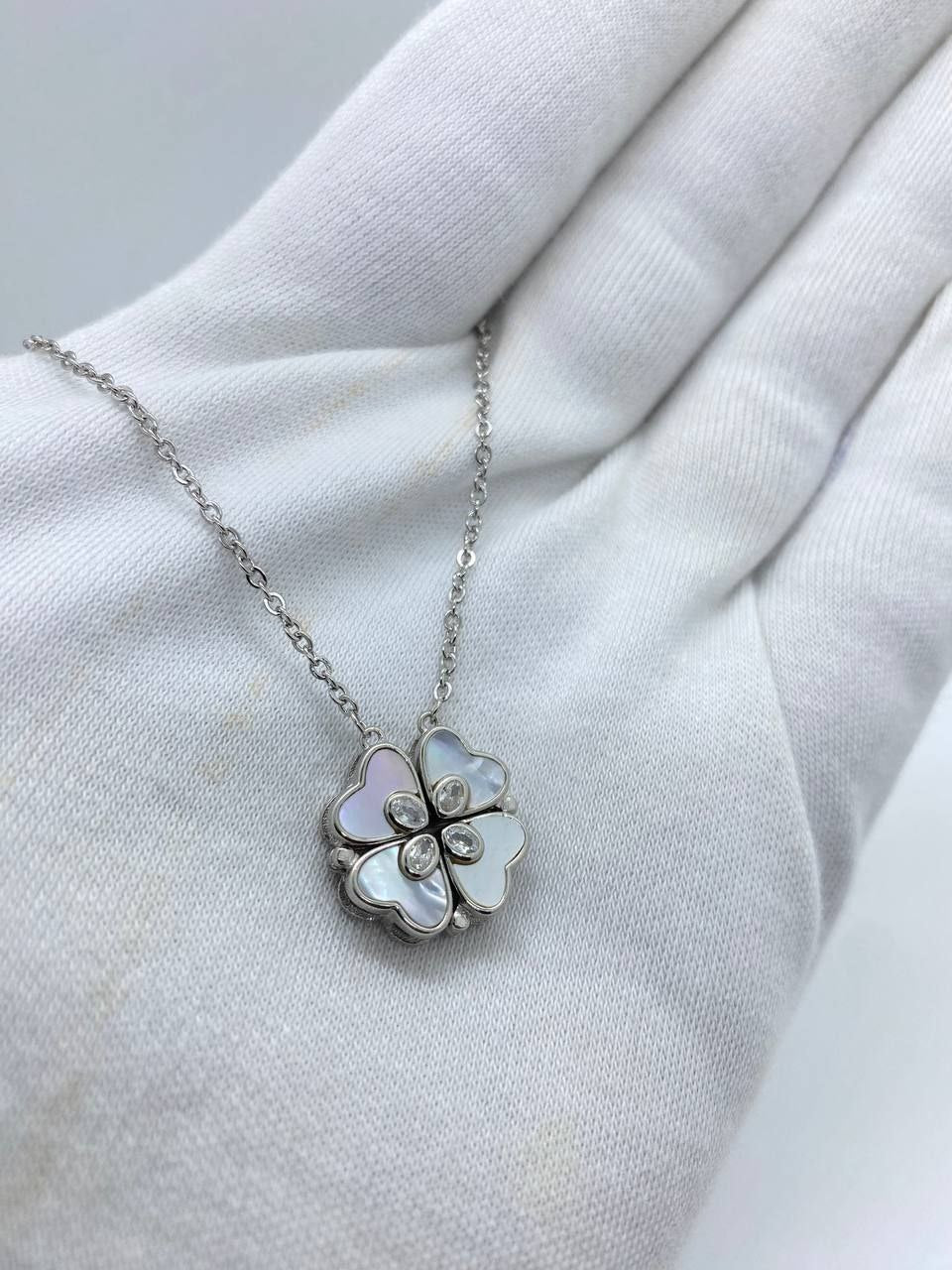Linear Clover Silhouette